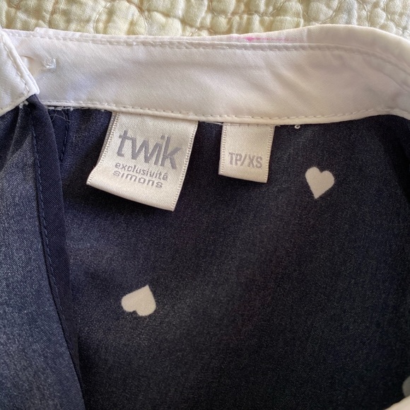 Peter Pan collar Dress with hearts all over 💙🤍 - Picture 7 of 7